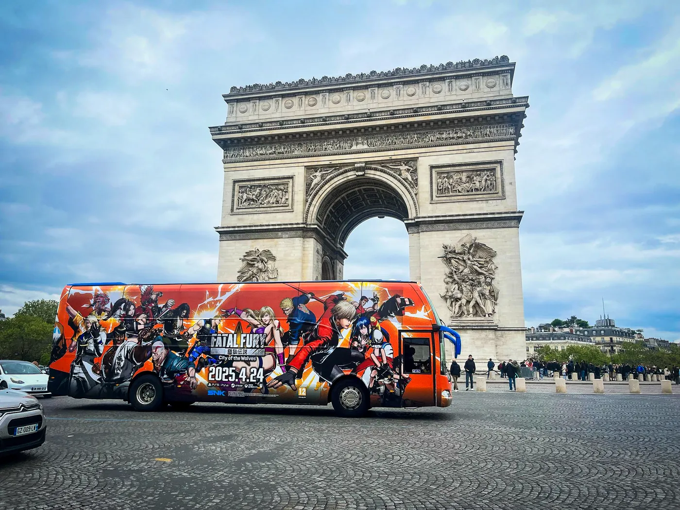 Full bus wrap at the Arc de Triomphe, Paris